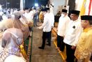 Golkar DKI Bersama Ustaz Fikri Zaenudin MZ Bagikan Ribuan Paket Sembako Termasuk Minyak Goreng - JPNN.com
