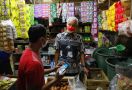 Ganjar Turun Langsung ke Pasar Pastikan Harga dan Stok Bahan Pokok Aman - JPNN.com