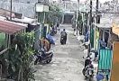 Viral, Pemulung Leluasa Mencuri Motor Warga di Bekasi, Oh Ternyata - JPNN.com