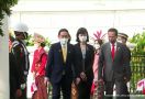 Lihat, Jokowi Sambut PM Jepang, Paspampres Rapi Banget - JPNN.com