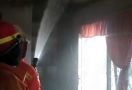Kebakaran Melanda Rumah Warga di Bekasi, Ini Penyebabnya - JPNN.com