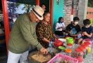 Menyerbu Warung - JPNN.com