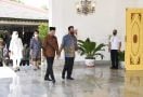 Hari Pertama Lebaran, Jokowi Bukan Terima Kunjungan, Tetapi Menghadap ke Pihak Ini - JPNN.com