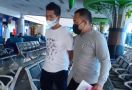 Reserse Sergap Oknum Polisi Briptu HS di Bandara, Lihat Tuh, 5 Orang Ikut Ditangkap - JPNN.com