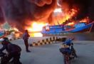 45 Kapal Terbakar di Cilacap Jateng, Apa Penyebabnya? - JPNN.com