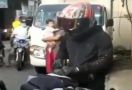 Pemotor Ini Keluarkan Pistol saat Ribut di Jalan, Siapa Dia? - JPNN.com
