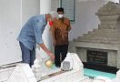 Ganjar Mengenang Semangat Perjuangan Pangeran Diponegoro Ketika Ziarah Makam - JPNN.com