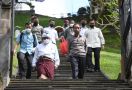 Jokowi Kunjungi Pura di Bali, Lihat Siapa yang Mendampingi - JPNN.com