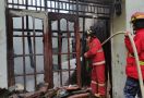 Rumah Warga di Tambun Terbakar, Damkar Kota Bekasi Sampai Turunkan 3 Unit Branwir - JPNN.com