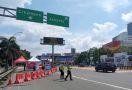Imbas One Way, Polisi Tutup Gerbang Tol Bekasi Barat, Pengendara Disuruh Putar Balik - JPNN.com