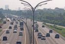 Lihat, Ini Penampakan One Way hingga KM 03 di Tol Jakarta-Cikampek Siang Ini - JPNN.com