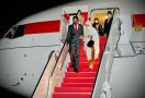 Jokowi Tiba di Pangkalan Militer AS, Ini Sosok yang Ditemuinya ketika Pintu Pesawat Dibuka - JPNN.com