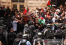 Bunuh Wartawan Al Jazeera, Polisi Israel Juga Kacaukan Pemakamannya - JPNN.com