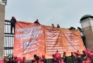 Lihat Itu Aksi Massa Demo Buruh 14 Mei 2022 di Depan Gedung DPR - JPNN.com