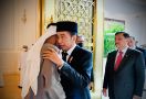 Dari AS, Jokowi Tak Langsung Pulang, Lihat Siapa Pria Beserban Dipeluknya? - JPNN.com