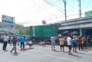 Kecelakaan Maut di Gresik, Pengemudi Minibus Tewas - JPNN.com
