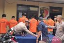 Polisi Menggerebek Indekos di Garut, Kecurigaan Warga Terbukti - JPNN.com