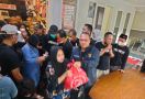 Barikade 98 Peringati Kehancuran Rezim Soeharto dengan Berbagi Sembako - JPNN.com
