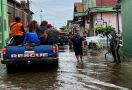 Terbang ke Semarang, Mensos Risma Salurkan Bantuan untuk Korban Banjir Rob - JPNN.com