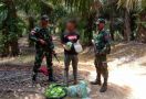 Prajurit TNI Melakukan Penyergapan, Lihat Barang Bukti yang Ditemukan - JPNN.com