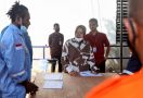 Kemensos-ITS Gelar Workshop Pembuatan Kapal Fiberglass, Belasan Pemuda Papua Menyimak - JPNN.com