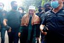 Pemimpin Khilafatul Muslimin Masih Bisa Tersenyum Saat Ditangkap Polisi - JPNN.com