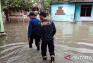Banjir Rendam Rumah Warga di Teluknaga Tangerang - JPNN.com