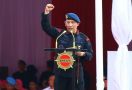 Lihat Kepalan Tangan Kanan Kapolri Listyo saat Kukuhkan Struktur Korps Brimob - JPNN.com