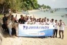 Peringati Hari Lingkungan, Jamkrindo Berkolaborasi Bersih-Bersih Pantai - JPNN.com