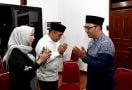 Takziah ke Kediaman Ridwan Kamil, Sekjen Gerindra Bawa Pesan Prabowo - JPNN.com