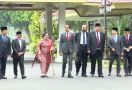 Momen Jokowi Jalan Kaki Sebelum Lantik Menteri, Megawati Paling Dekat, Prabowo di Ujung - JPNN.com