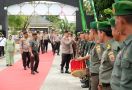 Datangi Markas Vital TNI, Irjen Iqbal Melihat Sosok Tak Asing, Lalu Tinggalkan Karpet Merah - JPNN.com