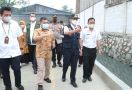 Buang Limbah Tinta ke Kali, Pabrik Ini Terancam Ditutup Pj Bupati Bekasi - JPNN.com