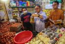 PAN Bantu Rakyat dengan Bagi-Bagi Minyak Goreng Gratis di PANsar Murah Tanggamus - JPNN.com