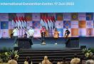 Di Depan Pak Jokowi, Honorer di NTT Bercerita Bisa Menjadi Pegawai Bandara - JPNN.com