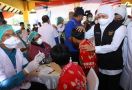 Baksos Kolaboratif di Sumenep, Khofifah: Gotong Royong Wujudkan Kesejahteraan Masyarakat - JPNN.com