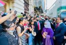 Masyarakat Antusias Menunggu Jokowi di Hotel di Jerman, Lihat - JPNN.com