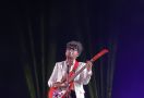 Kunto Aji Menyuguhkan Mantra Mantra di Prambanan Jazz Festival 2022 - JPNN.com