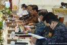 Kasus Covid Meninggi, Vaksinasi Booster Rendah, Nama Siapa yang Jokowi Singgung Pertama Kali - JPNN.com