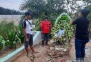 Jelang Autopsi Ulang, Makam Brigadir J Dijaga Kerabat - JPNN.com