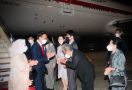 Malam Sudah Larut, Jokowi Tiba di Jepang, Lihat Pejabat yang Menyambut - JPNN.com