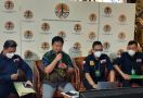 Tim Gakkum KLHK Tangkap Pelaku Pembuangan Limbah Berbahaya di Karawang - JPNN.com