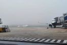 Cuaca Buruk, Penerbangan di Bandara SSK II Pekanbaru Sempat Terganggu - JPNN.com