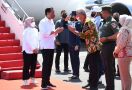 Jokowi Tiba di Jateng, Ganjar dan Wakil Wali Kota Solo Menyambut - JPNN.com