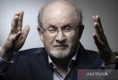 Salman Rushdie Ditusuk Berkali-kali, Iran Bersorak Merayakan: Setan Dalam Perjalanan ke Neraka - JPNN.com