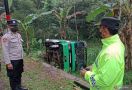 Bus Rombongan Siswa Masuk Jurang saat Berwisata di Malang - JPNN.com