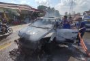 Mobil Mazda CX-7 Hangus Terbakar, Bikin Macet Sepanjang Dua Kilometer - JPNN.com