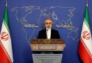 Salman Rushdie Hampir Mati, Republik Islam Iran: Salah Sendiri, Dia Layak Dikutuk! - JPNN.com