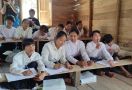 Potret Pendidikan di Pedalaman Kalsel: Tidak Ada Sekolah Formal, Belajar di Balai Adat - JPNN.com