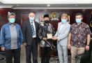 Ustaz HNW Tegaskan Indonesia Dukung Perjuangan Universitas Al Quds Yerusalem - JPNN.com